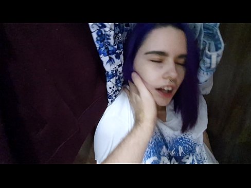 ❤️ Trovis mian fratinon en la ŝranko kaj helpis ŝin kumi Sekso ĉe ni ️❤